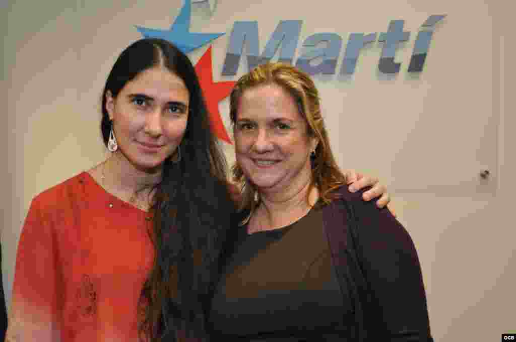 Yoani S&aacute;nchez con Janet Lomba, directora de TV Mart&iacute;. 